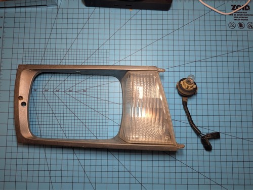 Saab 900 headlight - headlight, surround